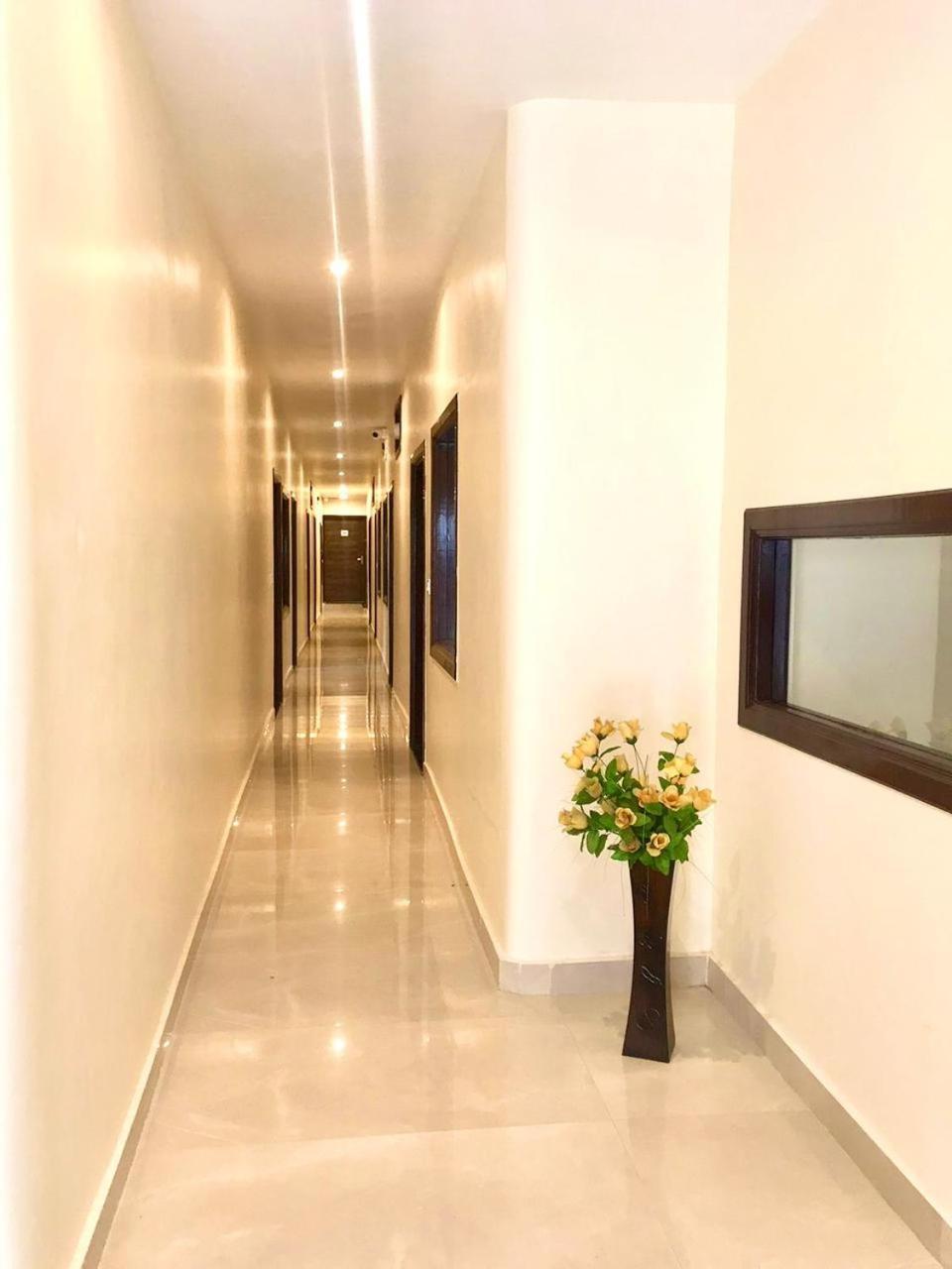 Hampton Hotel - 200 Mt From Golden Temple アムリトサル エクステリア 写真